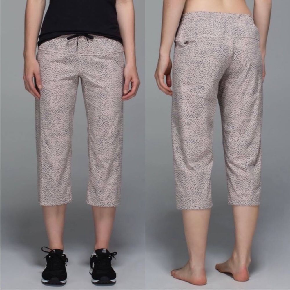 Lululemon Step Lively Crop Pants Dottie Dash Grain Black Women’s Size‎ 4